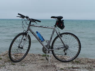 a shot of my old hybrid (Trek 7300fx) by the lake.