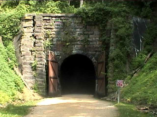 The Elroy-Sparta Bike Trail, Wisconsin - Descriptions and Photos